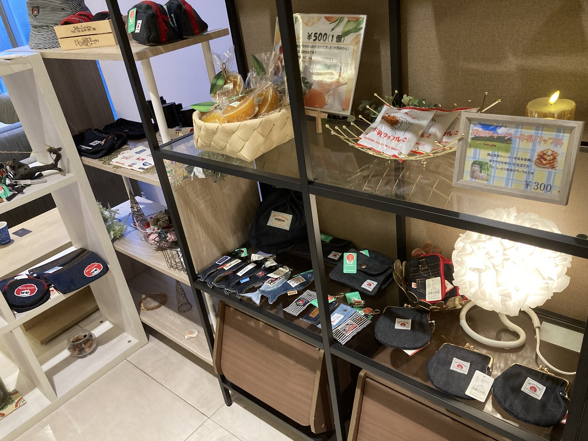 たびのホテル倉敷水島フロント前の岡山土産コーナー2 たびのホテル倉敷水島の物販コーナー2